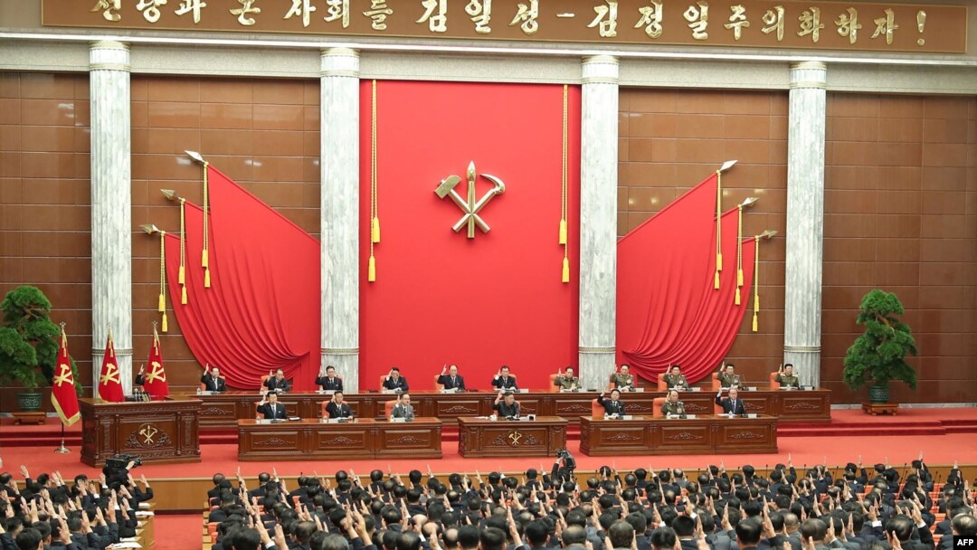 북한 노동당 중앙위원회가 29일 본부 청사에서 김정은 국무위원장이 주재하는 확대회의를 소집했다고, 관영매체가 전했다.