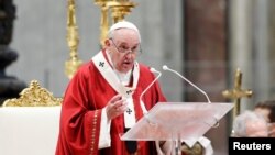 La revisión de las normas del papa Francisco reconoce que los adultos también pueden ser víctimas de sacerdotes que abusan de su autoridad.
