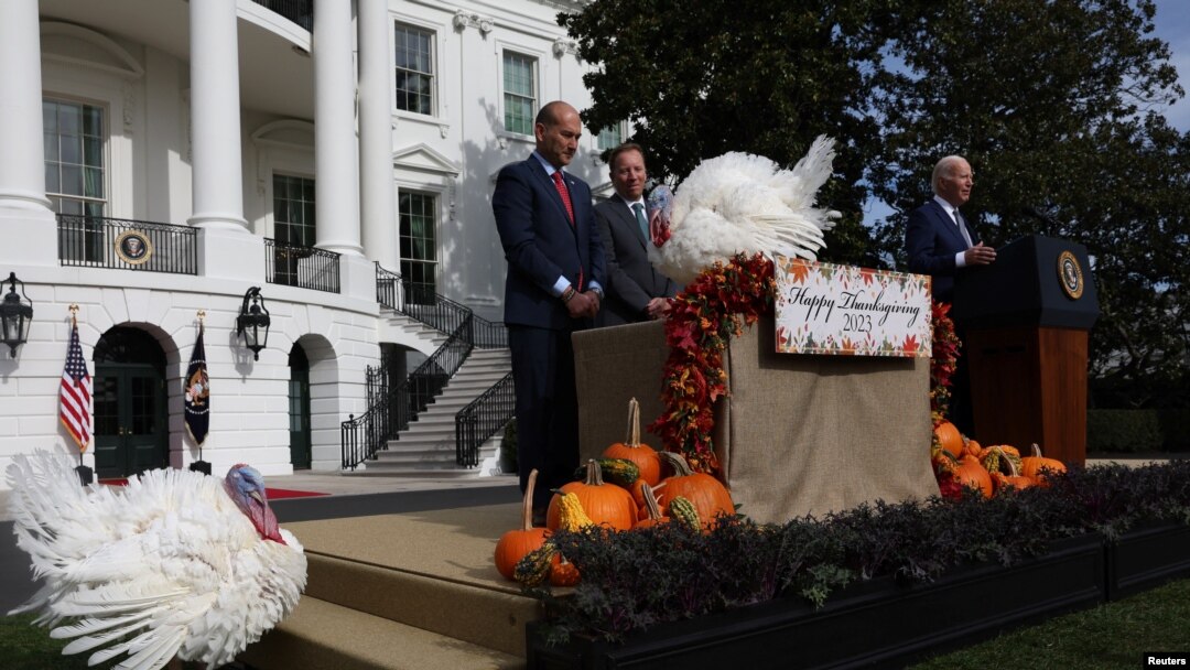 Rais Biden alipowasamehe batamzinga aliopewa kwa jili ya mlo wa Thanksgiving Novemba 20, 2023. Picha na REUTERS/Leah Millis