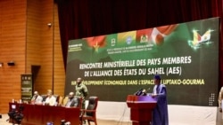 Mali Kura:
Marifa tiguiw jɛkulu ye Mali sardasuw jalaki, AES ka lajɛrɛ dɔ bɛ senan Ouagadougou.