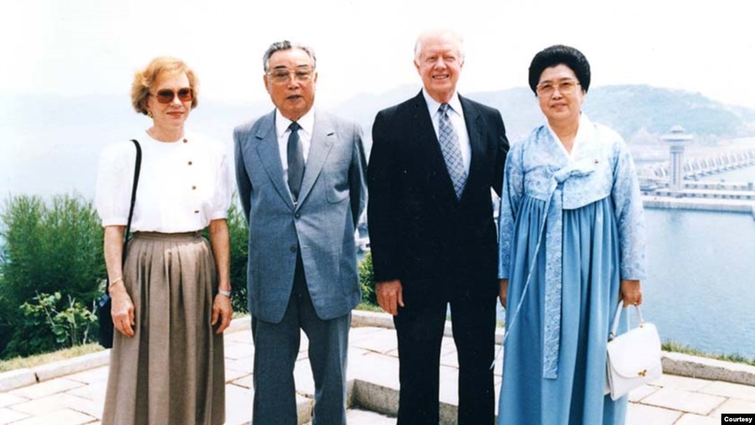 1994년 6월 북한을 방문한 지미 카터 전 대통령과 부인 로살린 카터 여사가 김일성 북한 주석을 만났다. 사진 = The Carter Center.