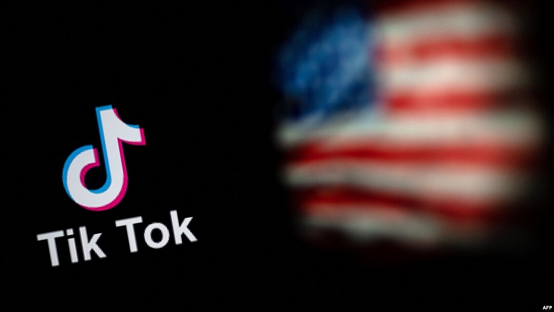 TikTok標識和美國國旗