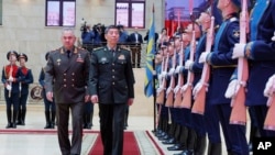 Russian Defense Minister Sergei Shoigu, left, and Chinese Defense Minister General Li Shangfu attend a ceremony in Moscow, April 18, 2023. (Russian Defense Ministry Press Service photo via AP)