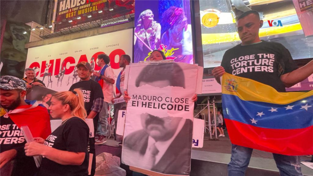 Activistas de Venezuela protestan contra el gobierno del presidente de ese país, Nicolás Maduro, en Times Square, Nueva York, el 19 de septiembre de 2023, durante la celebración de la 78 Asamblea General de la ONU en la ciudad. 