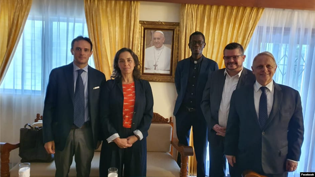 Monseñor Marcel Diouf junto a las delegaciones de Alemania, Italia y la Unión Europea en Nicaragua previo a su salida del país. (FACEBOOK)