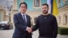 资料照：乌克兰总统泽连斯基在基辅会见到访的日本首相岸田文雄。（2023年3月21日）