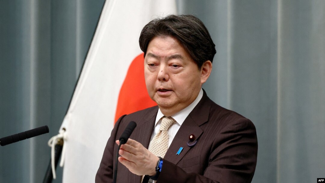 日本內閣官房長官林芳正在東京首相官邸的記者會上致詞。 (2024年2月21日)