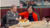 中国自由派经济学者茅于轼与夫人在加拿大近照 （公子沈X账号发布视频截图）