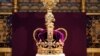 La corona de San Eduardo, que ha permanecido en la Torre de Londres durante 60 años, fue utilizada durante el acto de coronación de Carlos III de Inglaterra.