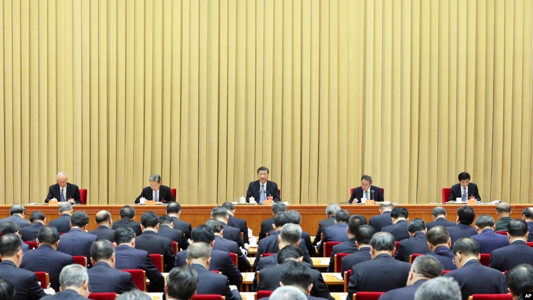 中共中央政治局舉行中央經濟工作會議，習近平在會議上致詞。 （資料照：2023年12月12日）