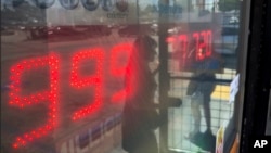 People buy Powerball tickets at Joe's Service Center, a Mobil gas station that previously sold a $2.04 billion-winning Powerball ticket, in Altadena, California, July 19, 2023. 