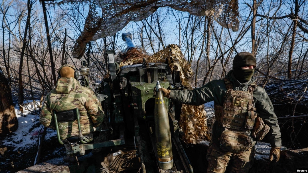 Servicemen of the 12th Special Forces Brigade Azov of the National Guard of Ukraine prepare to fire from a howitzer LH-70 towards Russian troops at a position near a frontline, Ukraine, Nov. 22, 2023.