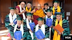 ༧གོང་ས་མཆོག་གིས་གསར་དུ་ཐོན་པའི་འབུམ་རམས་པ་བདུན་ལ་མཇལ་ཁ་གནང་བ།