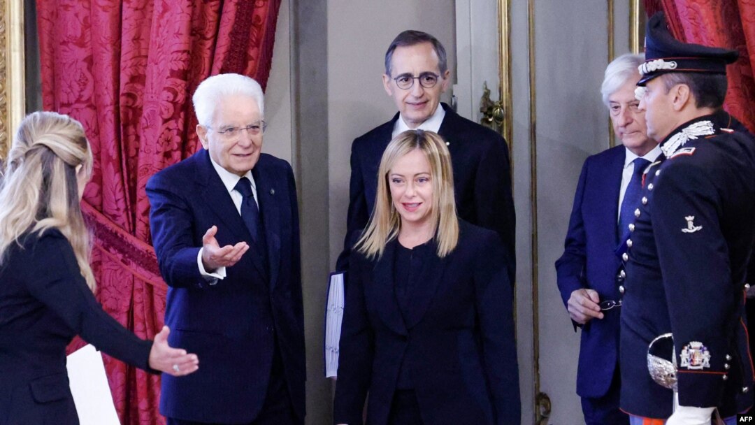 Giorgia Meloni, ao centro