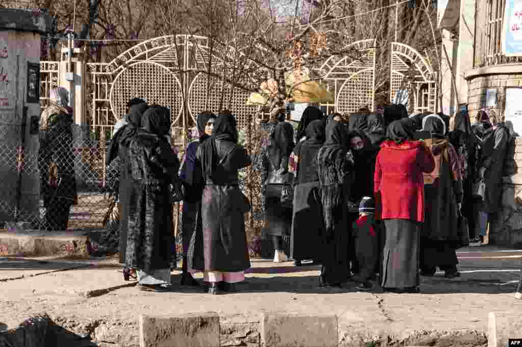 وزارت تحصیلات عالی طالبان در ماه دسمبر ۲۰۲۲ ادامهٔ تحصیل زنان و دختران را در تمام دانشگاه&zwnj;های افغانستان تا &quot;امر ثانی&quot; منع قرار داد.