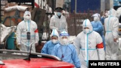 Zdravstveni radnici u provinciji Džilin u Kini (Foto: China Daily via Reuters)