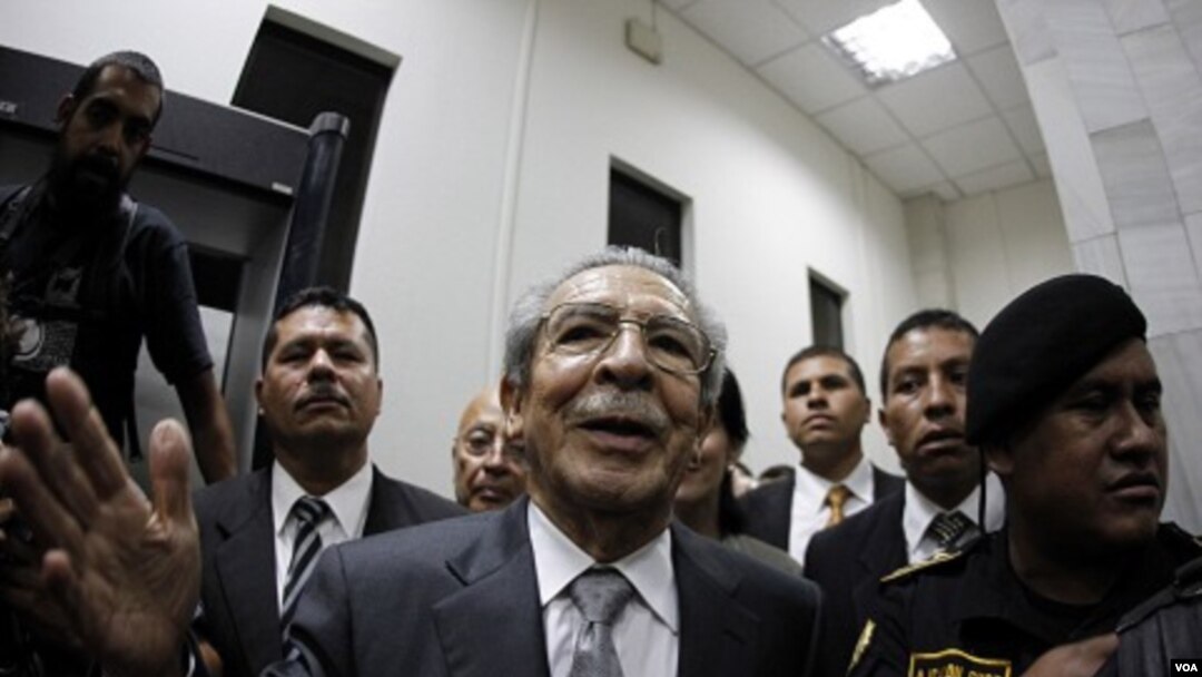 Efraín Ríos Montt se encuentra en el Hospital Militar en la capital de Guatemala. Sus abogados solicitarán su libertad este martes.
