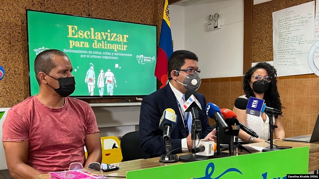 Panel de Cecodap expone resultados de un informe sobre el reclutamiento de niños, niñas y adolescentes por parte del crimen organizado en Venezuela. Foto Carolina Alcalde, VOA.