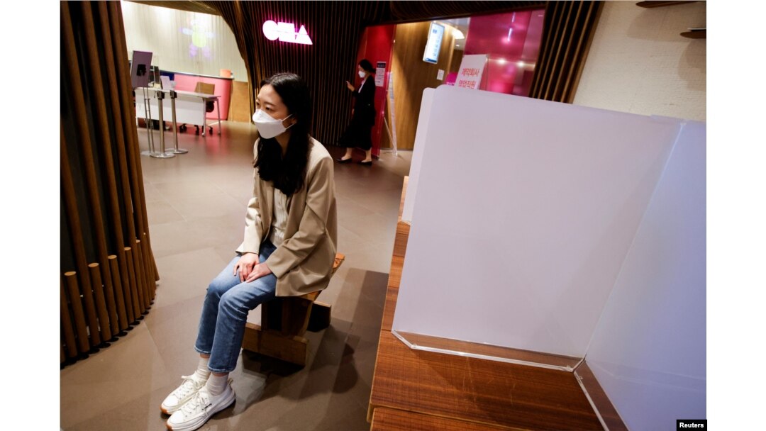 Lim Eun-young, a patient at Cha Fertility Center, speaks during an interview with Reuters at the clinic, in Bundang, South Korea, April 30, 2022. (REUTERS/Heo Ran)