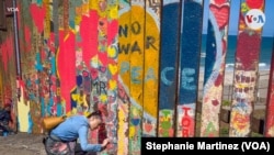 El "Mural de la Hermandad" es un trabajo artístico que busca enviar un mensaje de esperanza para aquellos que cruzan la frontera y sus familiares.