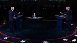 Predsednik Tramp i demokratski kandidat Džo Bajden u prvoj predsedničkoj debati na Univerzitetu Kejs Vestern u Klivlendu (Foto: AP)