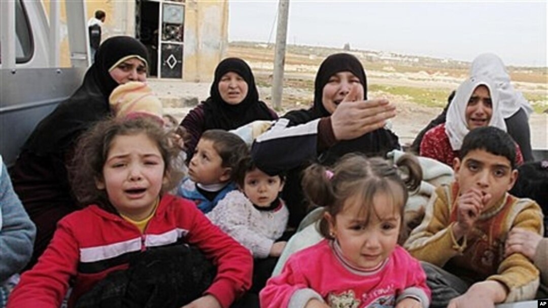 Civilians flee fighting after Syrian army tanks enter northwestern city of Idlib, Syria, Feb. 14, 2012.