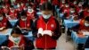 中国政府组织记者参观西藏拉萨一所中学。（2020年10月16日）