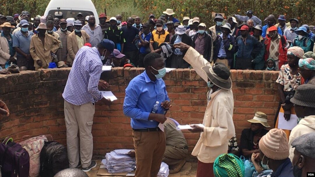 FILE: Abalwa impi yenkululeko ababesemhlanganweni eGwanda, Matabeleland South.
