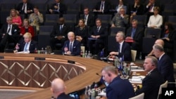 拜登总统在布鲁塞尔与盟国领导人举行北约峰会。 （2022年3月24日）