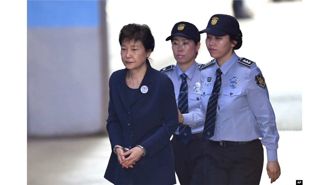 South Korean ousted leader Park Geun-hye arrives for her trial at the Seoul Central District Court in Seoul, May 25, 2017.