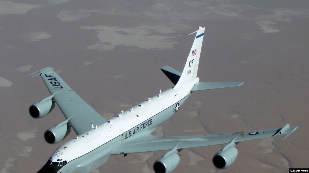 미 공군의 통신감청 정찰기 RC-135W '리벳 조인트'.