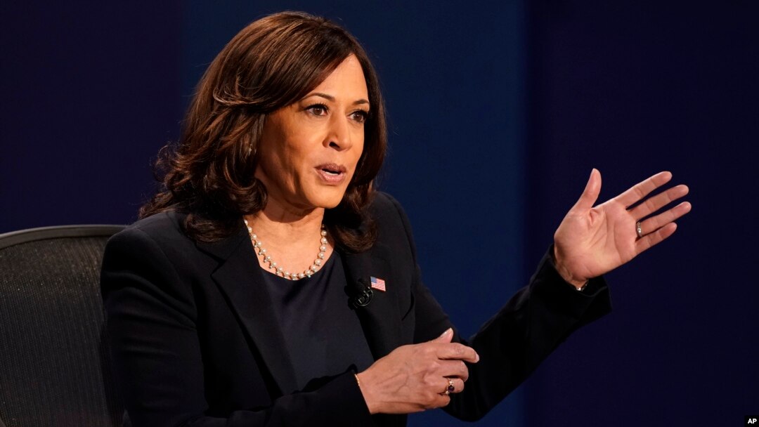 資料照片:民主黨副總統候選人賀錦麗參議員((Kamala Harris，又譯哈里斯)與副總統彭斯進行電視辯論。 (2020年10月7日)
