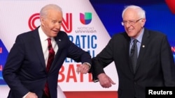 Džozef Bajden i Berni Sanders tokom debate u studiju Si En Ena (CNN) u Vašingtonu, 15. marta (Foto: Reuters/Kevin Lamarque) 