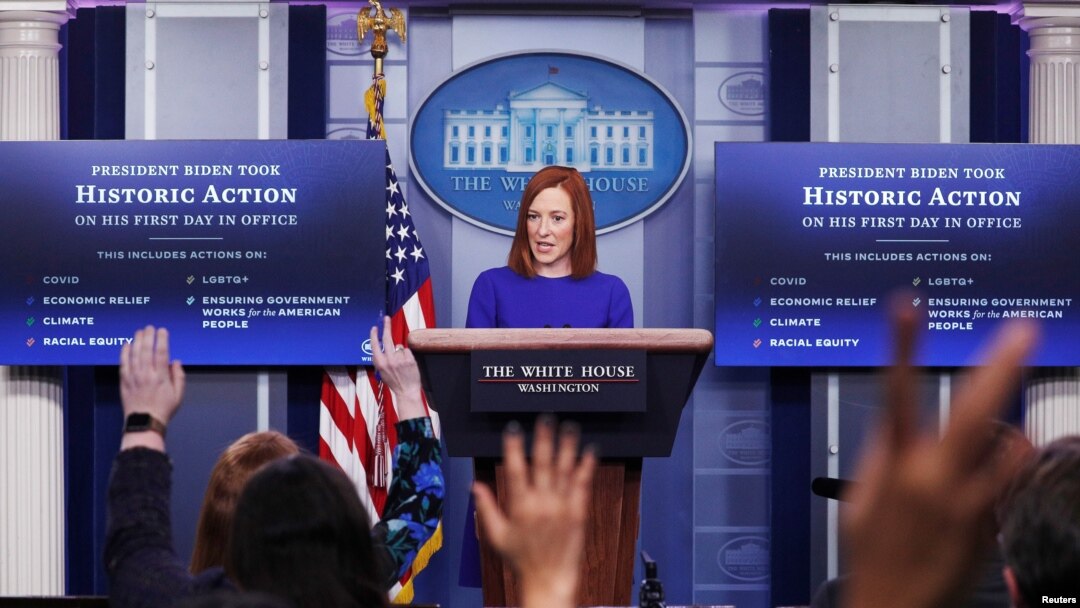 La portavoz de la Casa Blanca, Jen Psaki, acepta preguntas durante su primera rueda de prensa desde la sala James S. Brady, el 20 de enero de 2021.