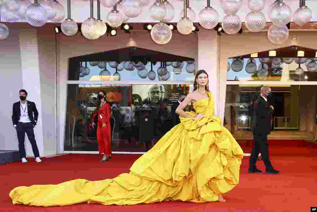 Bianca Balti poses for photographers upon arrival at the premiere of the film 'Parallel Mothers' and the opening ceremony of the 78th edition of the Venice Film Festival in Venice, Italy.