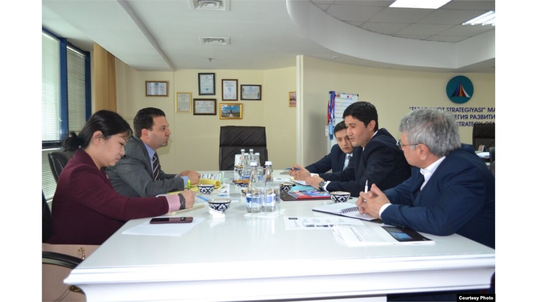 HRW vakillari "Taraqqiyot strategiyasi' markazida, Toshkent, 28-mart, 2018