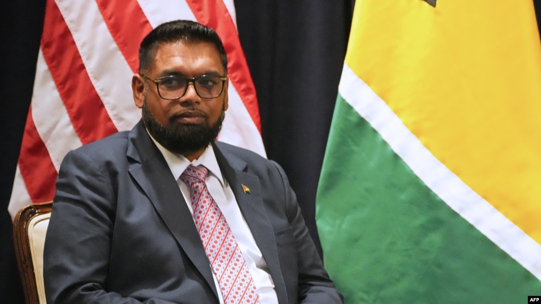 ARCHIVO - El presidente de Guyana Irfaan Ali participa en una reunión en las Naciones Unidas, en Nueva York, el 23 de septiembre de 2024.