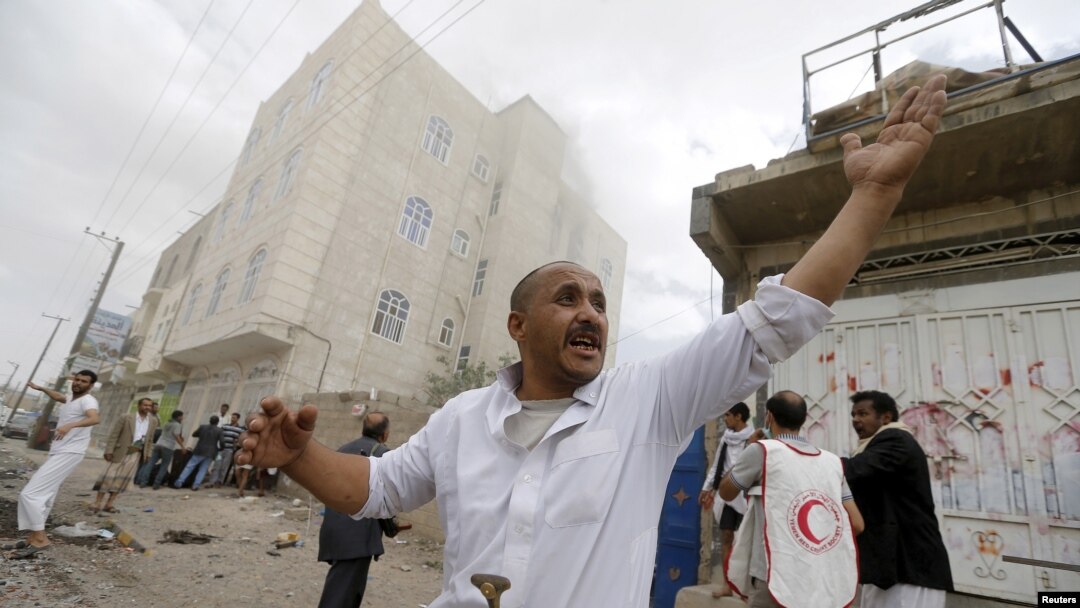 Yaman poytaxti Sano Saudiya Arabistoni havo hujumidan so'ng, 8-aprel, 2015-yil