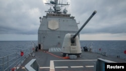 美國第七艦隊公佈的照片顯示“安提坦號”導彈巡洋艦在台灣海峽展開行動。 (2022年8月28日)