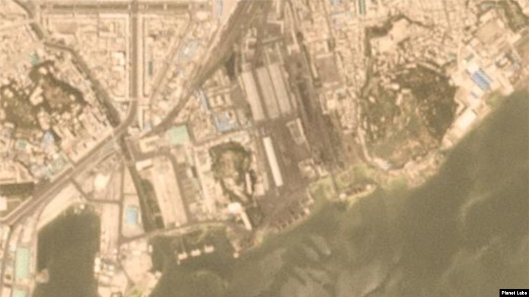 북한 남포의 석탄 항구를 촬영한 17일자 위성사진. 선박 3척이 정박한 모습이 보인다. 사진제공=Planet Labs.