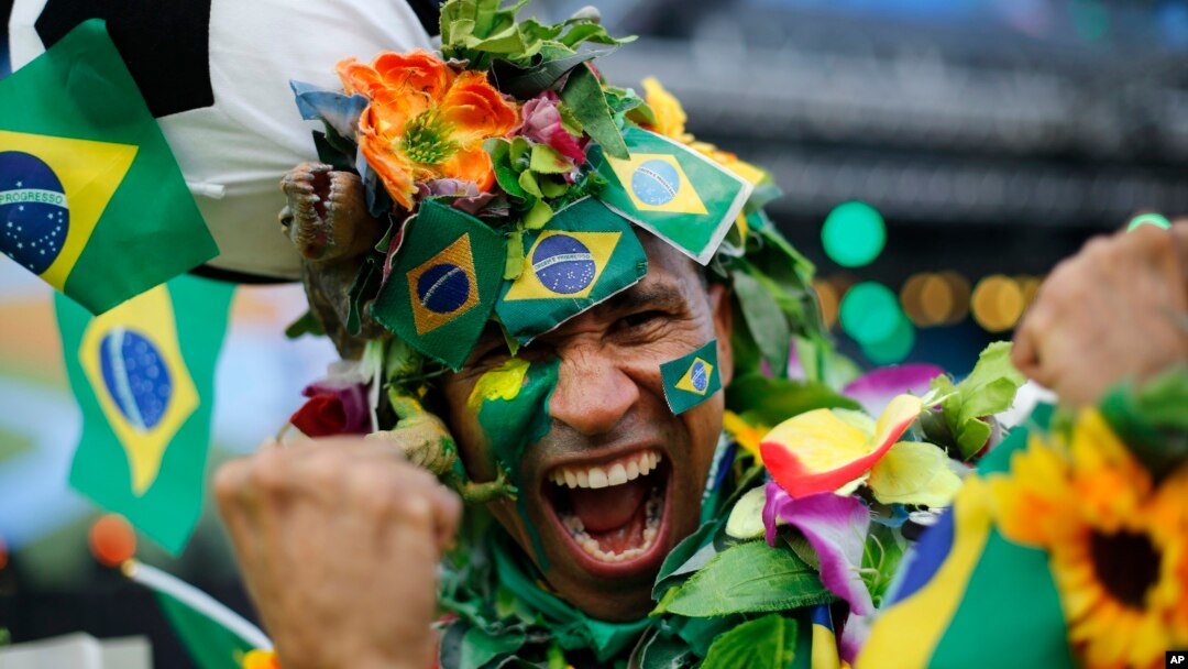 Braziliyalik futbol muxlisi, Rio-de-Janeyro, 12-iyun, 2014-yil