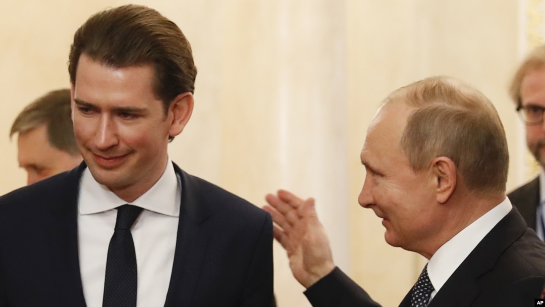 FILE - Russian President Vladimir Putin (R) and Austrian Chancellor Sebastian Kurz enter a hall before a news conference following the talks at the Kremlin in Moscow, Russia, Feb. 28, 2018. 