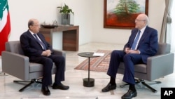 نجیب میقاتی، نخست وزیر منتخب لبنان (راست) و میشل عون، رئیس جمهوری لبنان - ۱۹ شهریور ۱۴۰۰