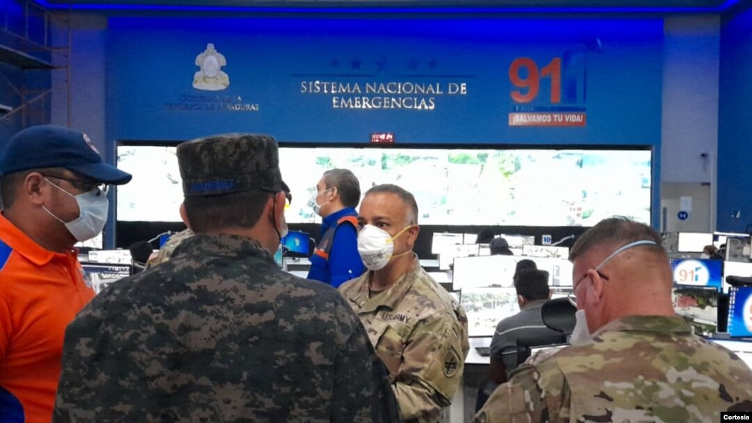 Fuerza de Tarea Bravo y organismos de emergencias en Honduras establecen centro de control para ejectuar acciones de rescatepor el Huracán Eta. [Foto: cortesía Casa de Gobierno de Honduras]
