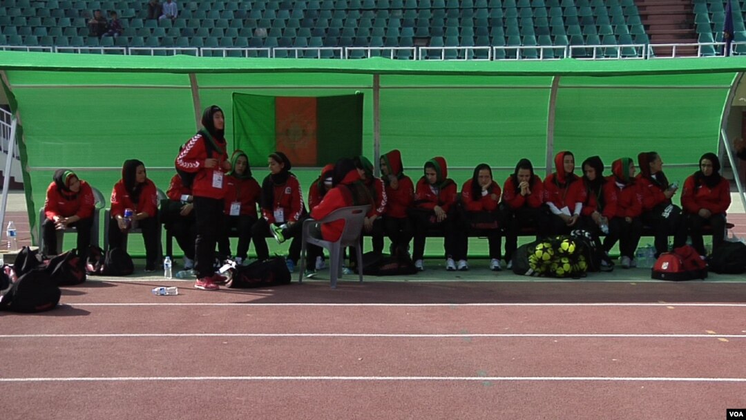 Afghan women soccer players at the South Asian Football Federation Championship in Islamabad. (Ayaz Gul/VOA)
