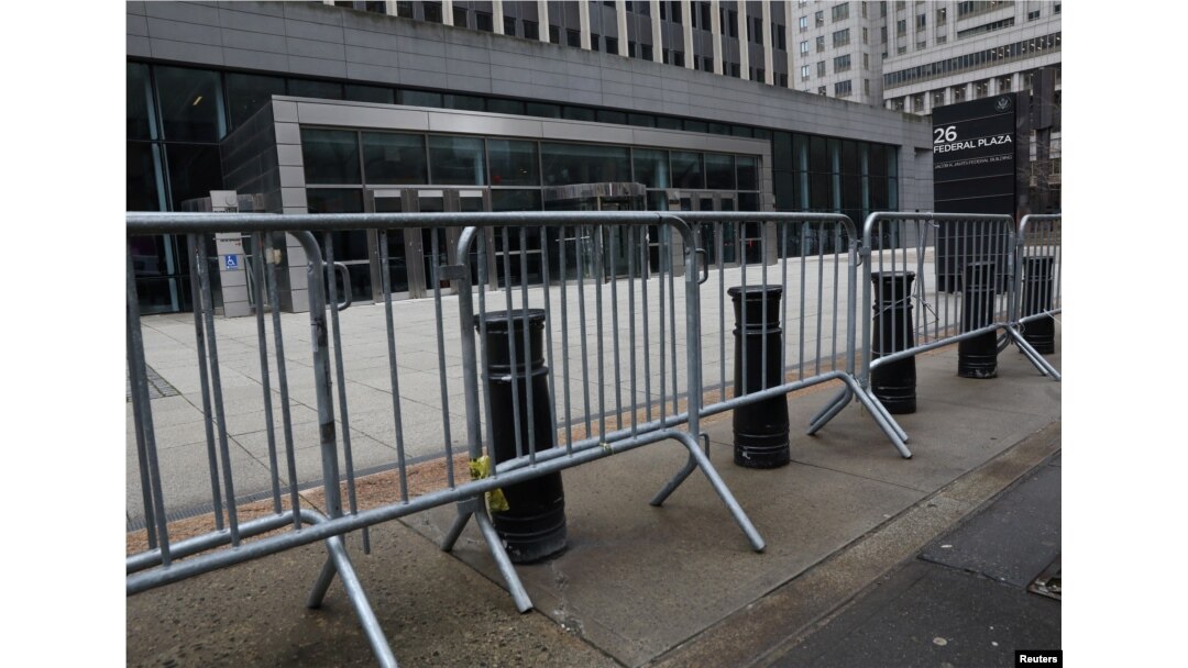 Temporary fences are placed outside the public entrance to 26 Federal Plaza, a U.S. government office building, during the partial U.S. government shutdown in New York, Jan. 8, 2019.