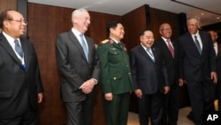 美国国防部长马蒂斯在香格里拉对话会上（2018年6月1日）
