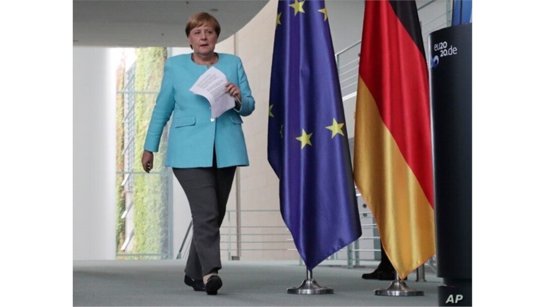 La presidente alemana Angela Merkle llega a una conferencia de prensa en Berlín en agosto pasado.