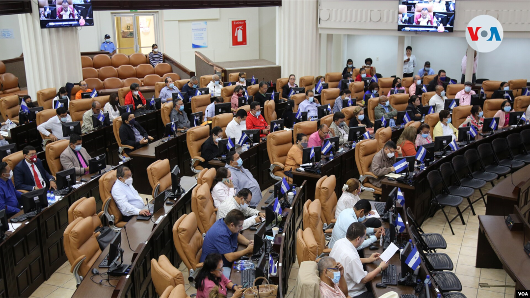 Diputados sesionan en la Asamblea Nacional de Nicaragua el miércoles 28 de julio de 2021. Foto Houston Castillo, VOA.