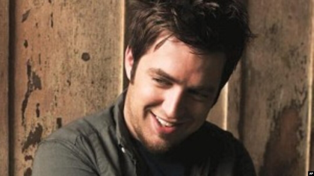 Lee DeWyze's 'Live It Up' CD